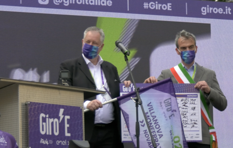 VIDEO - Con il sindaco di Villanova, Fabrizio Bremide, alla partenza del Giro-E